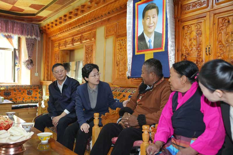 施小琳在甘孜州调研时强调锚定“十五五”发展目标任务扎实推动民族地区长治久安和高质量发展「相关图片」