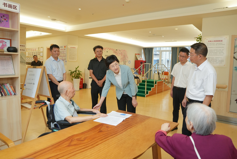 施小琳在乐山调研时强调发挥独特优势加快推动高质量发展扎实促进经济稳定向好民生持续改善「相关图片」